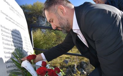 Potpredsjednik FBIH Igor Stojanović odao počast ubijenim na lokalitetu Kazani kod Sarajeva