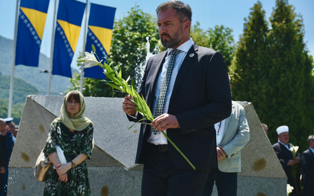 Potpredsjednik Stojanović položio cvijeće i odao počast žrtvama genocida u Srebrenici