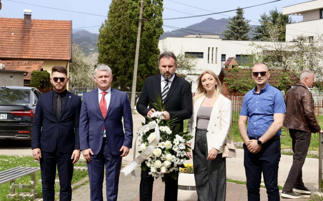 POTPREDSJEDNIK FBIH IGOR STOJANOVIĆ ODAO POČAST UBIJENOJ DJECI NA OSMICI